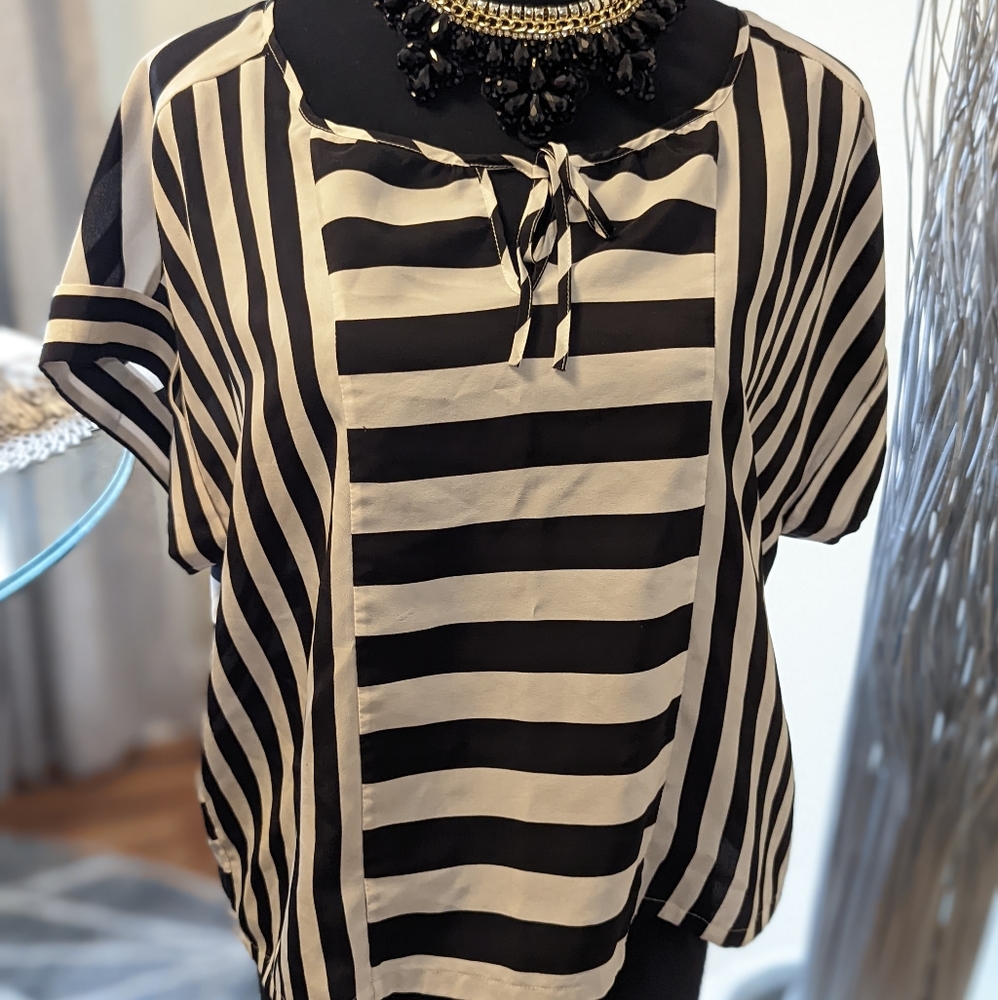 BCBG black and white crop top